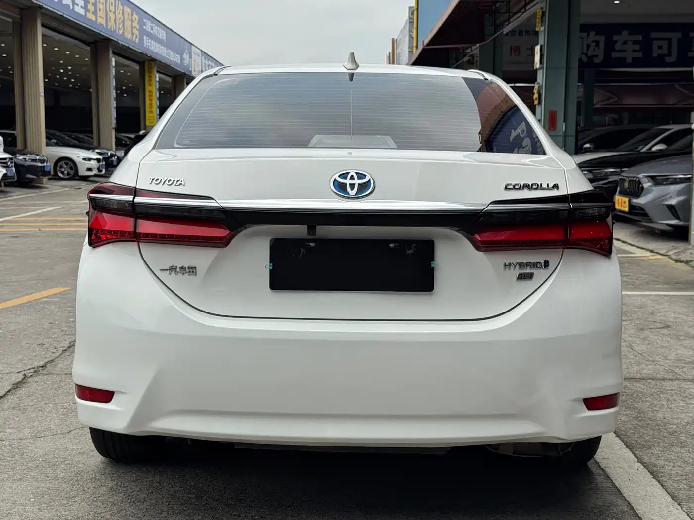 Toyota Corolla 2016 Dual Hybrid 1.8L E-CVT Pioneer Edition фото 17