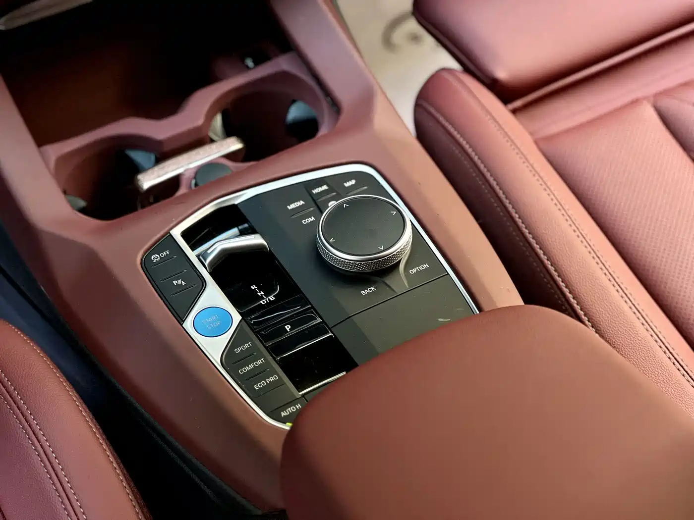 BMW iX3 2024 Leading Edition фото 9