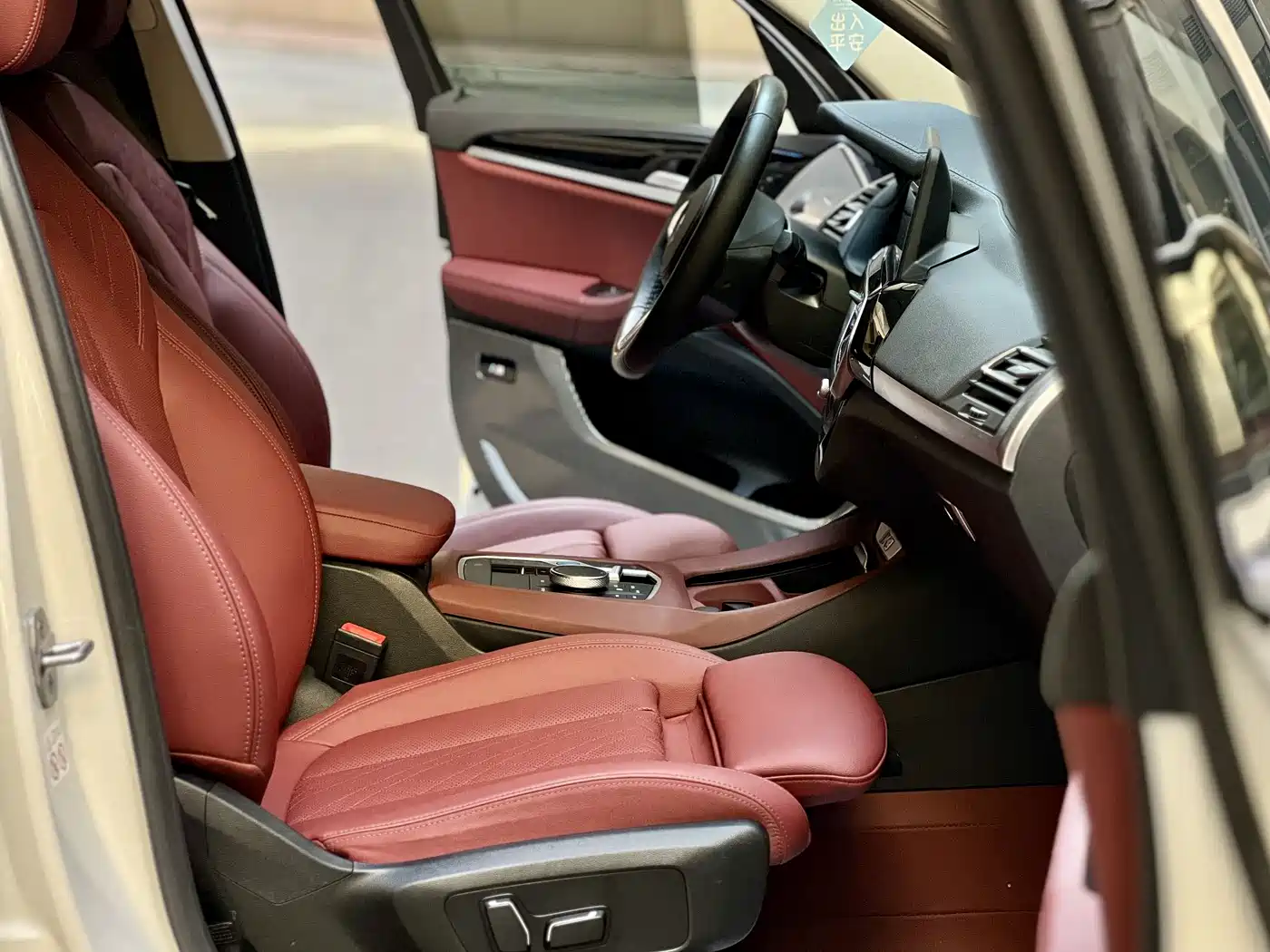 BMW iX3 2024 Leading Edition фото 14