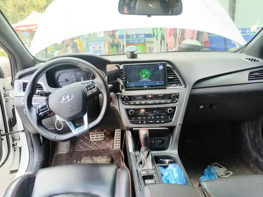 Фото 12 - Hyundai Sonata