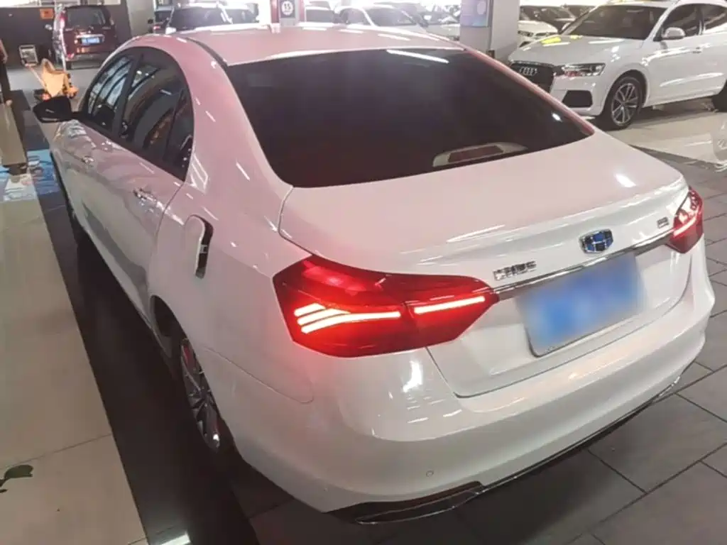Фото 5 - Geely Emgrand