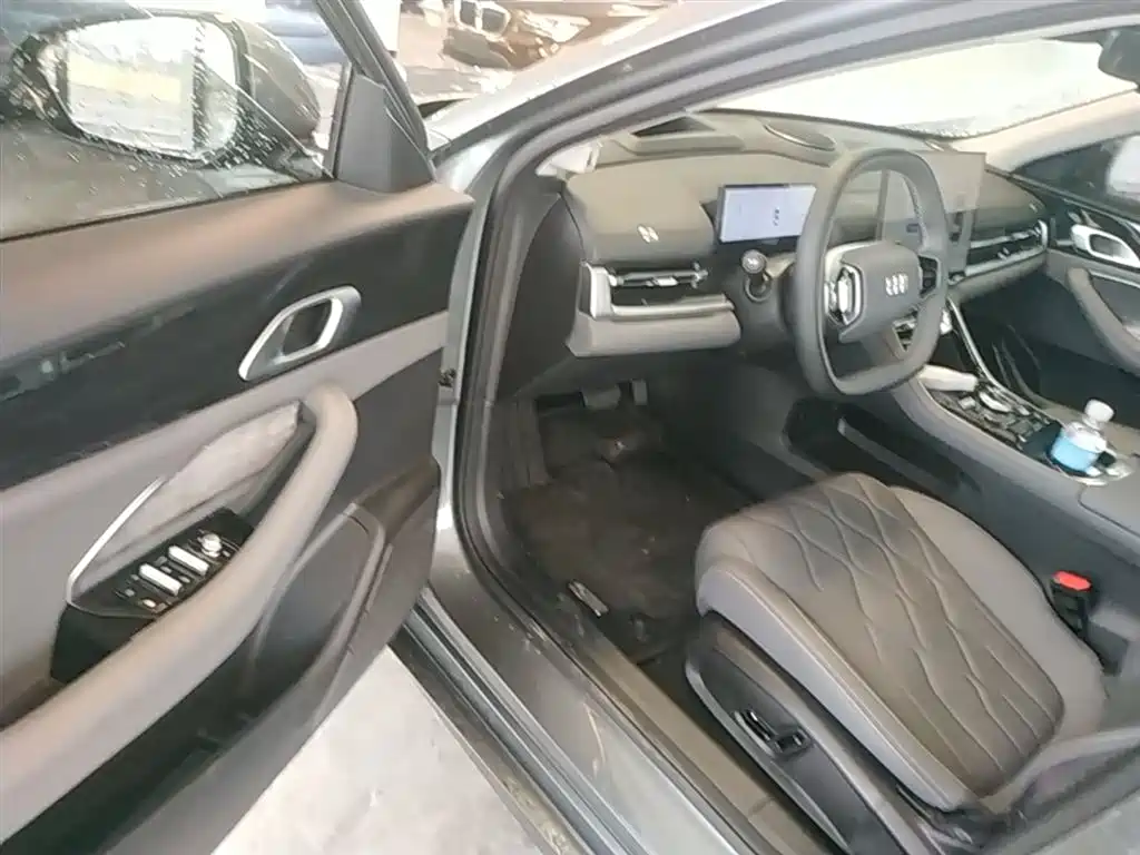 Geely Galaxy Galaxy A7 2025 EM-i 150km Explorer+ Edition фото 12
