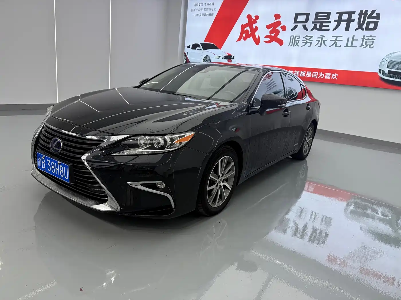 Фото 1 - Lexus ES