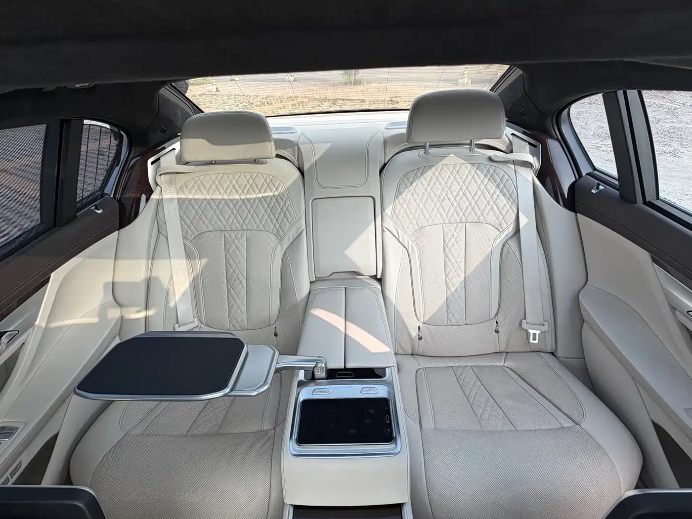 BMW 7 Series 2016 750Li xDrive 4-Seater фото 15