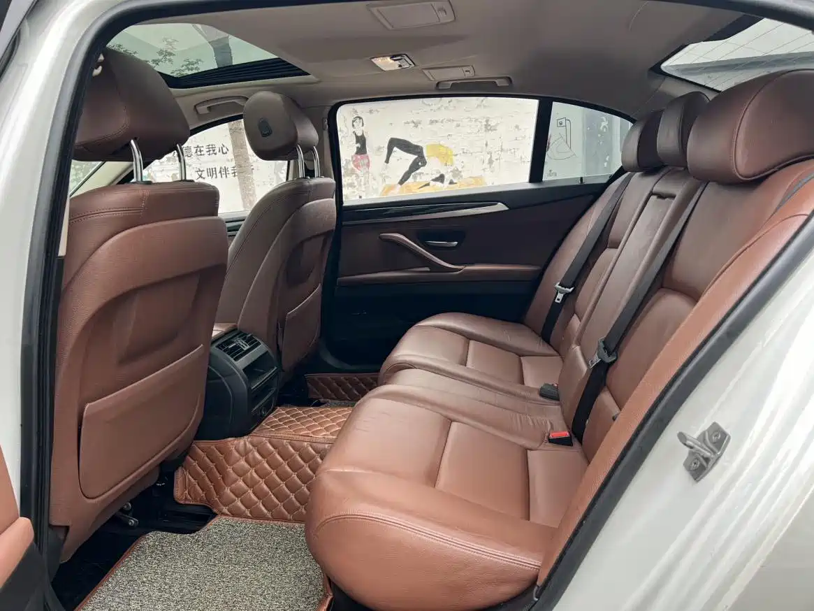 BMW 5 Series 2017 520Li Classic Edition фото 10