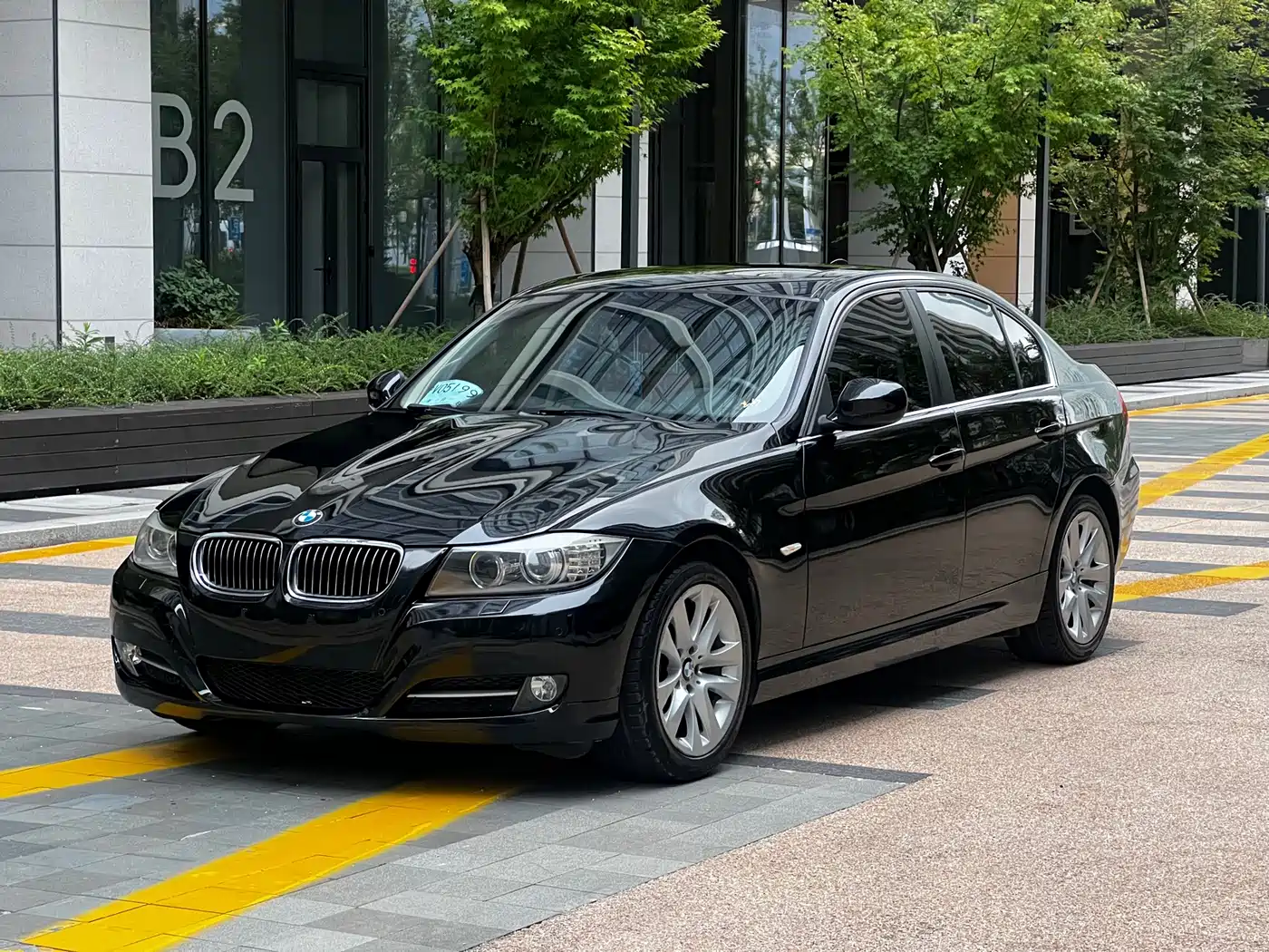 BMW 3 Series 2010 2011 320i Luxury
