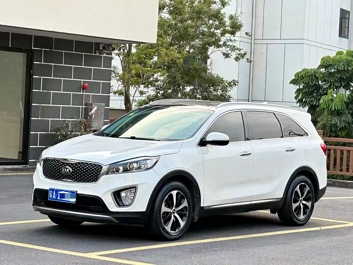 Kia Sorento 2015 2015 Sorento L 2.4L Gasoline 4WD Elite 7-seater China IV