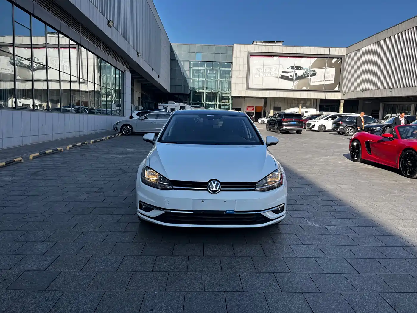 Volkswagen Golf 2020 Beloved Edition 280TSI DSG Comfort фото 3