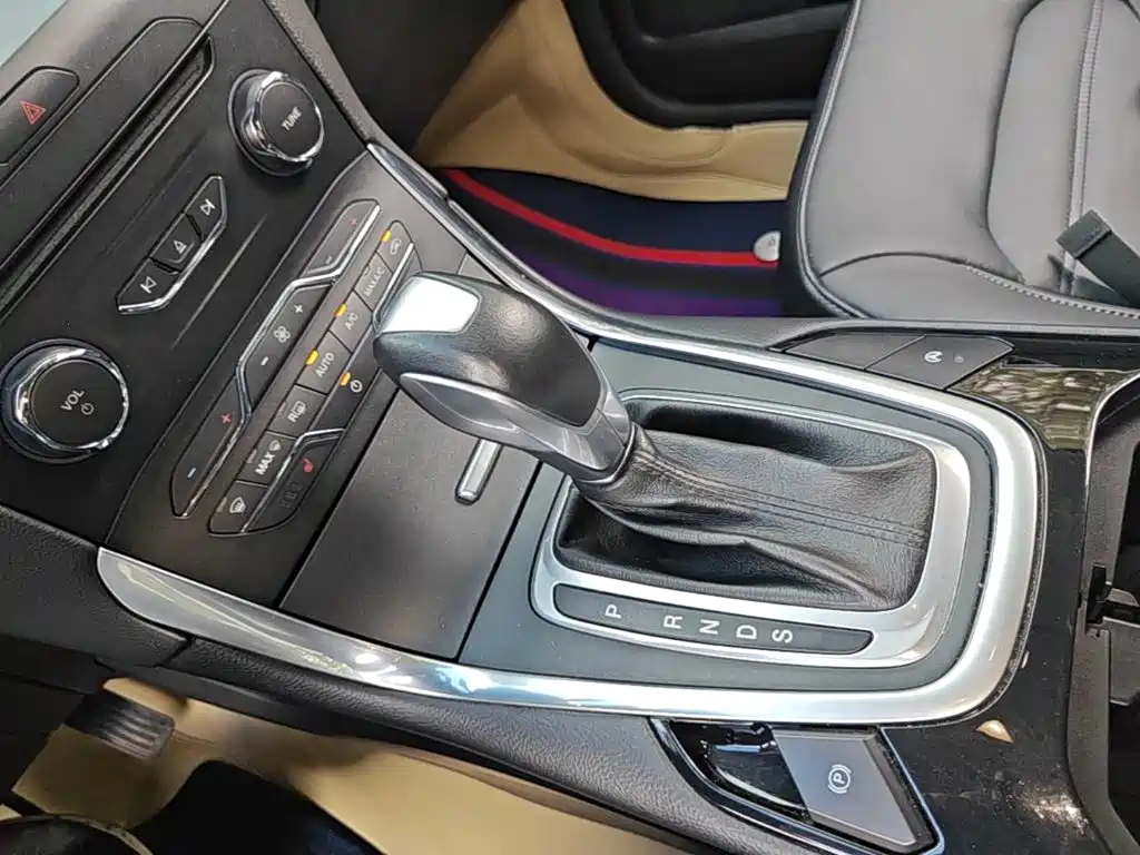 Фото 14 - Ford Edge