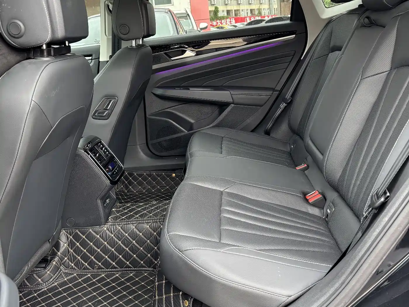 Volkswagen Passat 2025 Outstanding 380TSI Starlight Dragon Soaring Edition фото 8