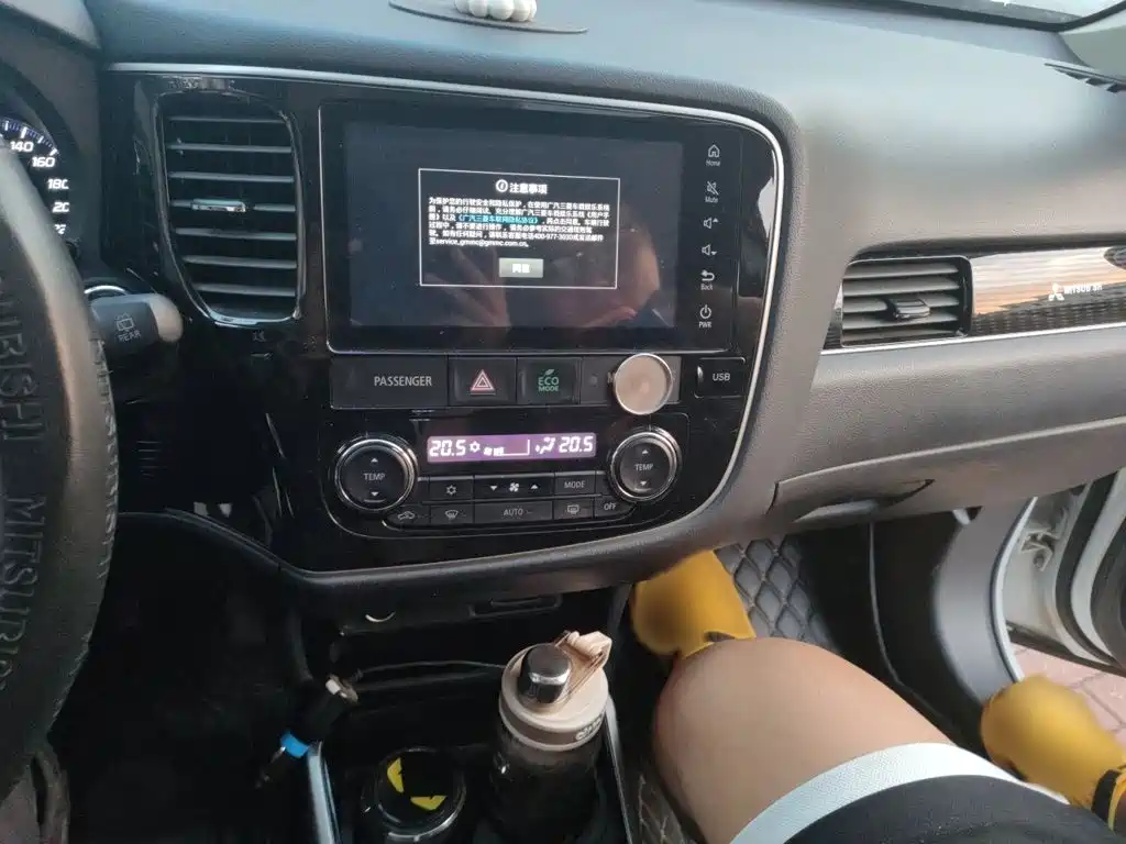 Photo 6 - Mitsubishi Outlander