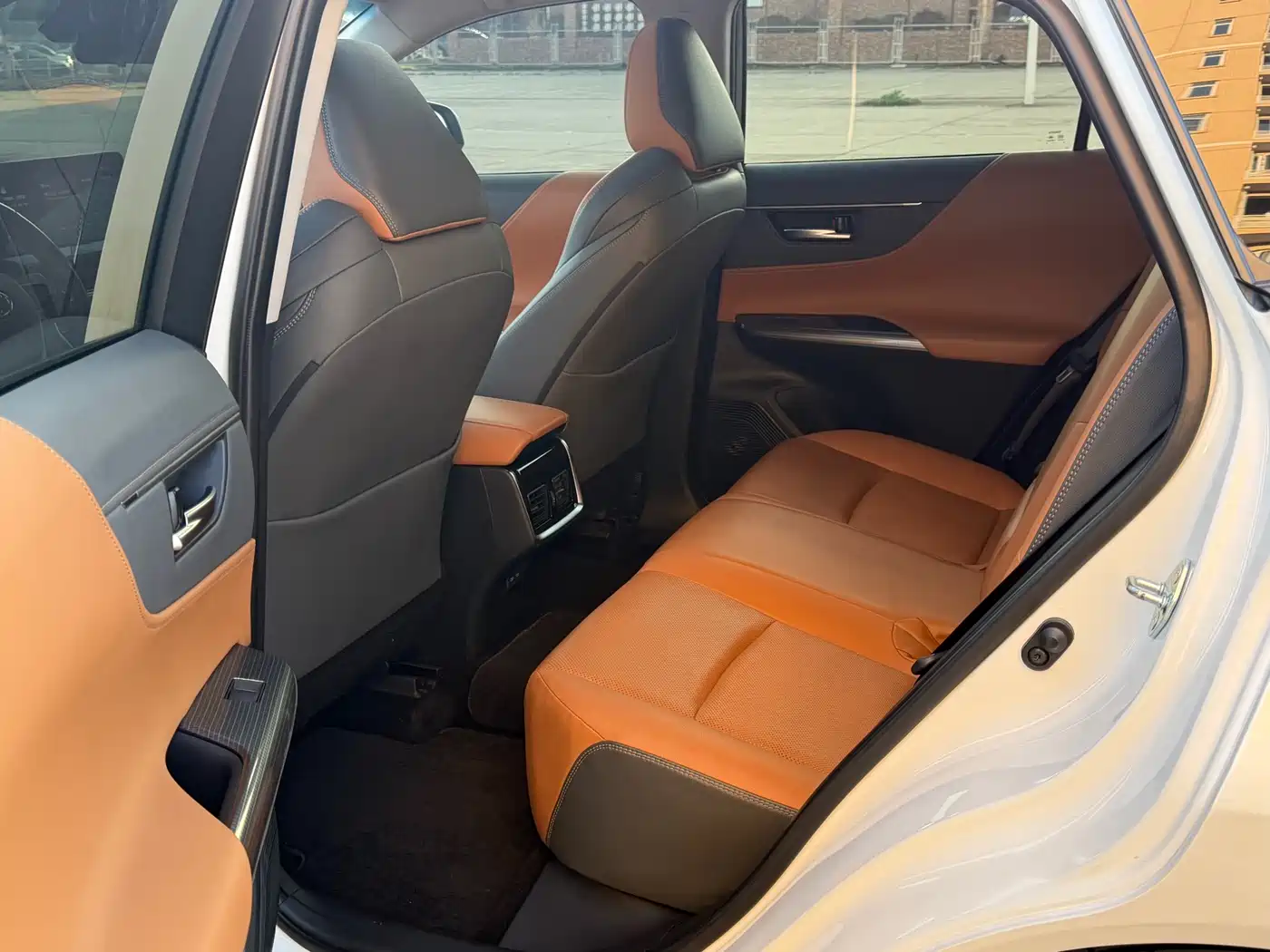 Toyota Venza 2022 2.0L CVT 2WD Premium фото 14