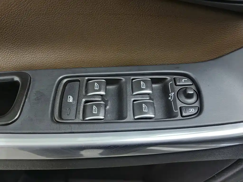 Фото 9 - Volvo XC60