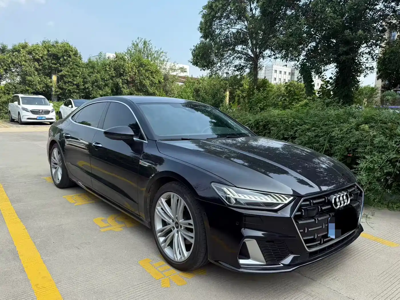 Фото 3 - Audi A7L
