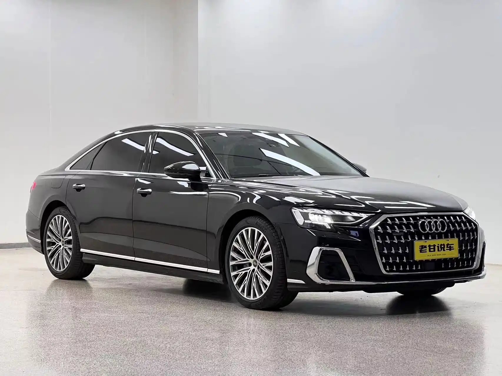 Фото 4 - Audi A8