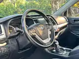 Photo 9 - Toyota Highlander