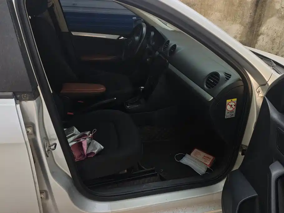 Photo 8 - Volkswagen Jetta
