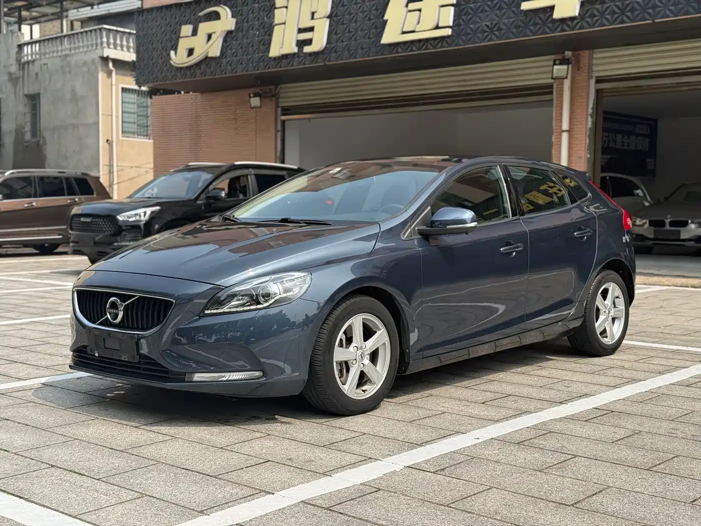 Фото 1 - Volvo V40