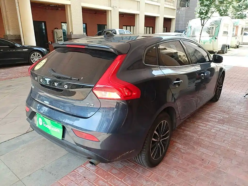 Фото 7 - Volvo V40