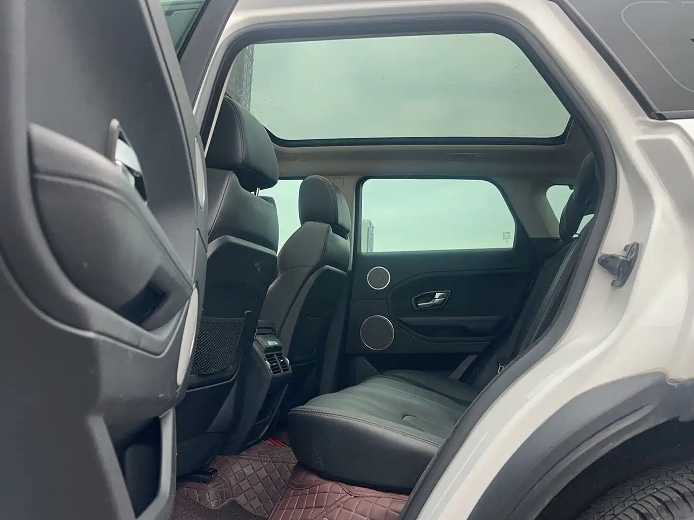 Land Rover Range Rover Evoque 2015 2.0T 5-Door Intelligent Edition фото 20