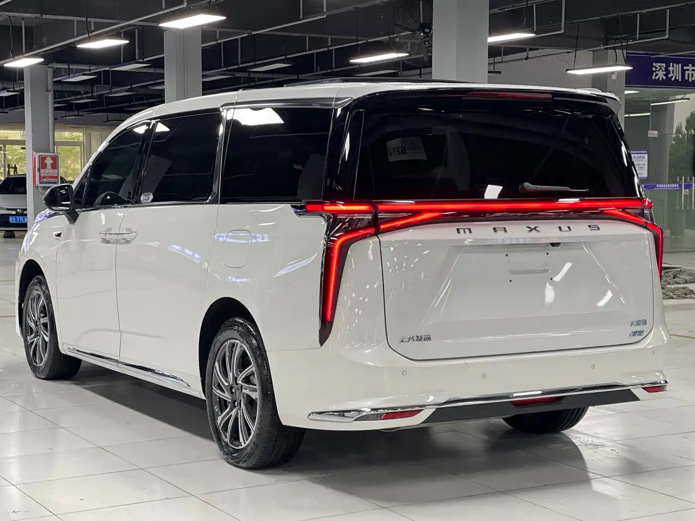 SAIC Maxus Dajia 9 2025 Super Hybrid Ultra-Long-Range Forest Edition 7-Seater фото 13