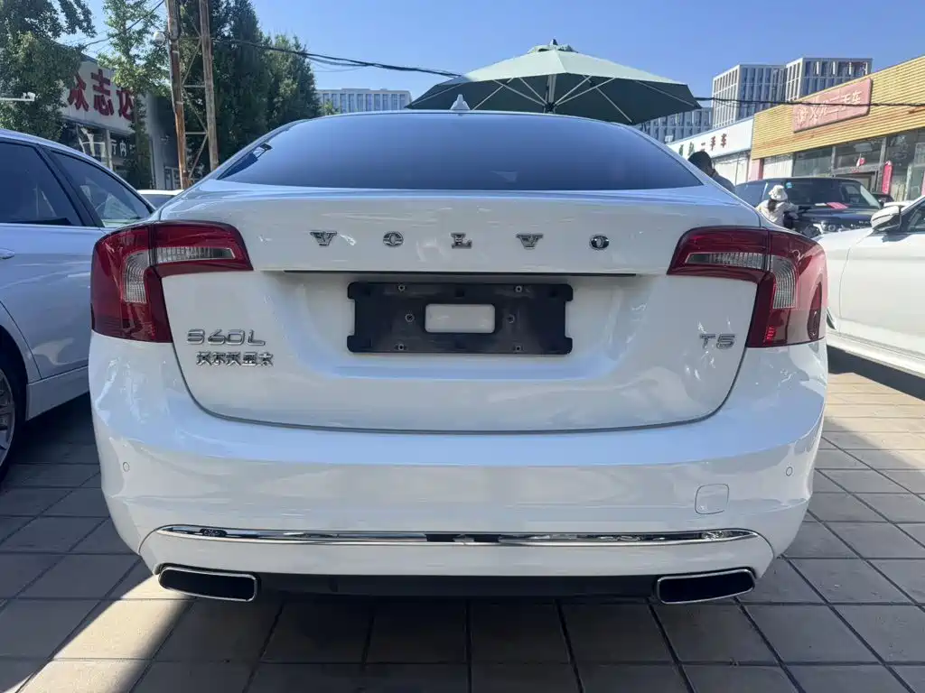 Фото 9 - Volvo S60
