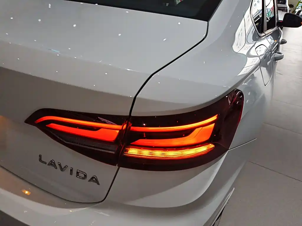 Фото 24 - Volkswagen Lavida
