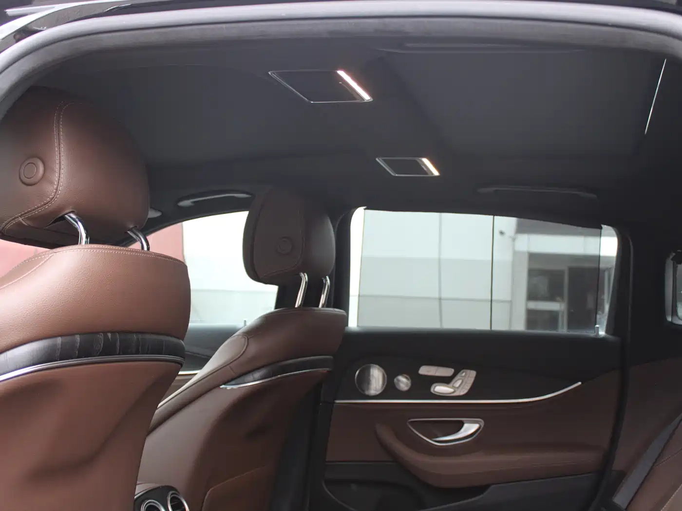 Mercedes-Benz E-Class 2022 E 300 L Sport Luxury фото 10