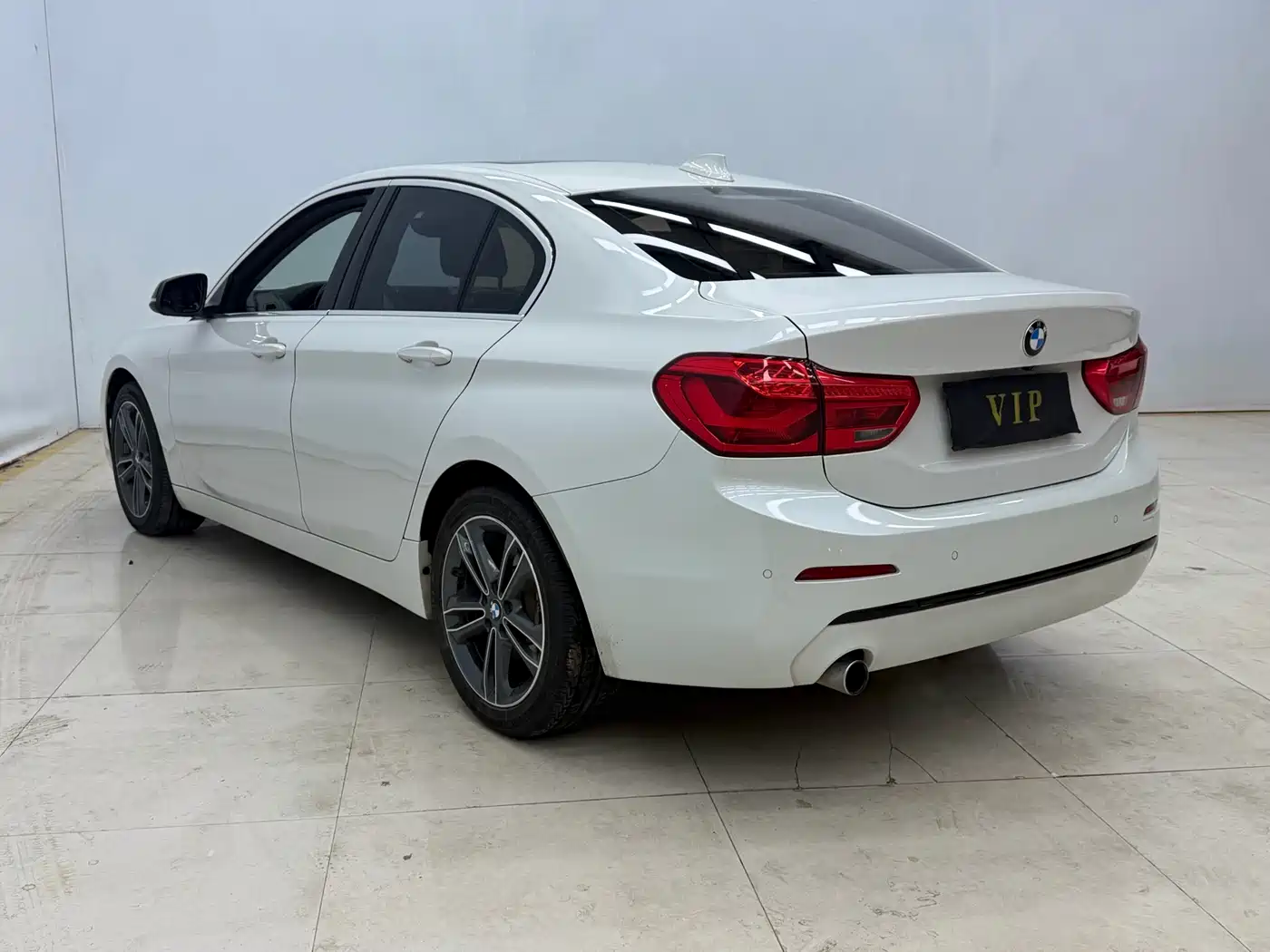 BMW 1 Series 2018 118i Sport Edition фото 8