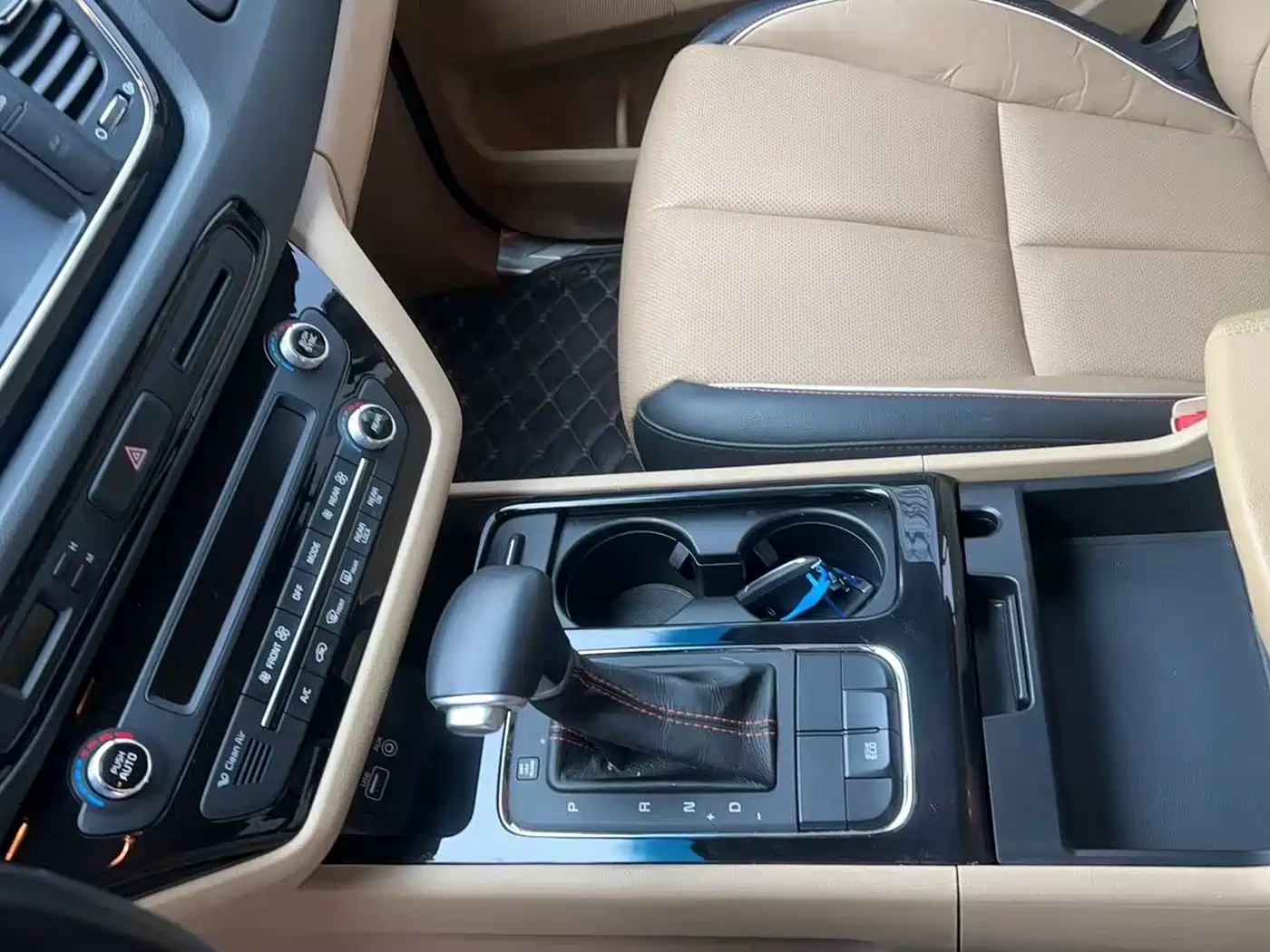 Kia Carnival (Import) 2015 3.3GDI Luxury Edition China IV фото 14