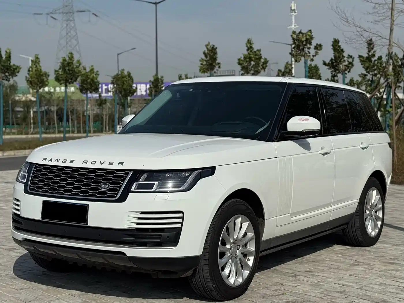 Land Rover Range Rover 2021 3.0 L6 Heritage Edition фото 2