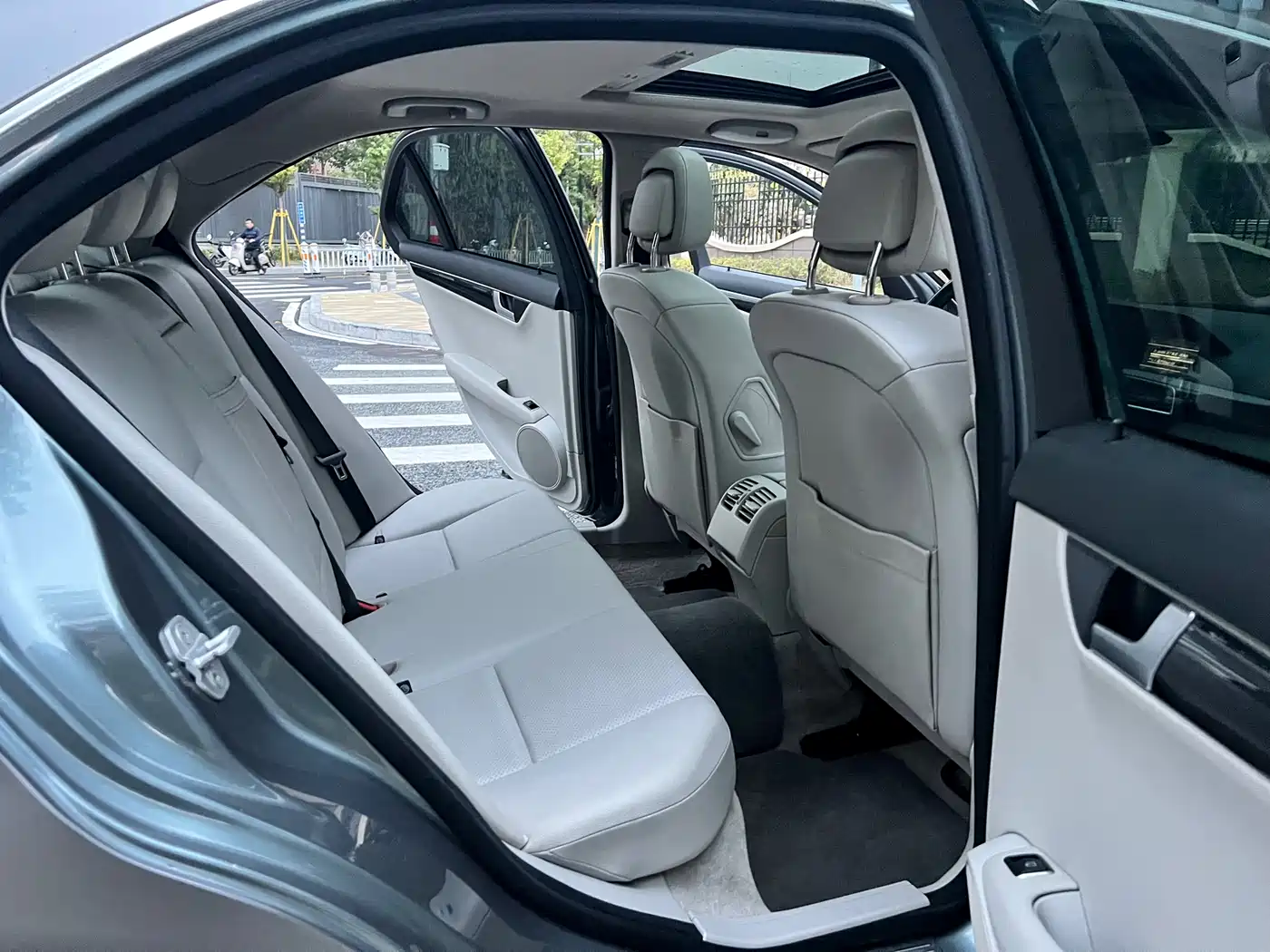 Mercedes-Benz C-Class 2011 C 180K Classic фото 16