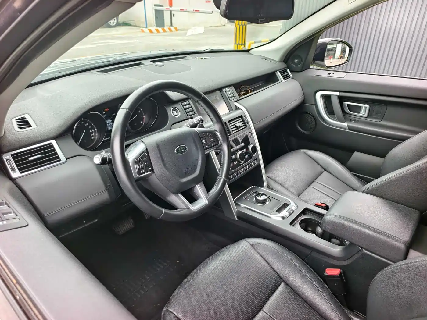 Land Rover Discovery Sport 2018 240PS SE Edition фото 10