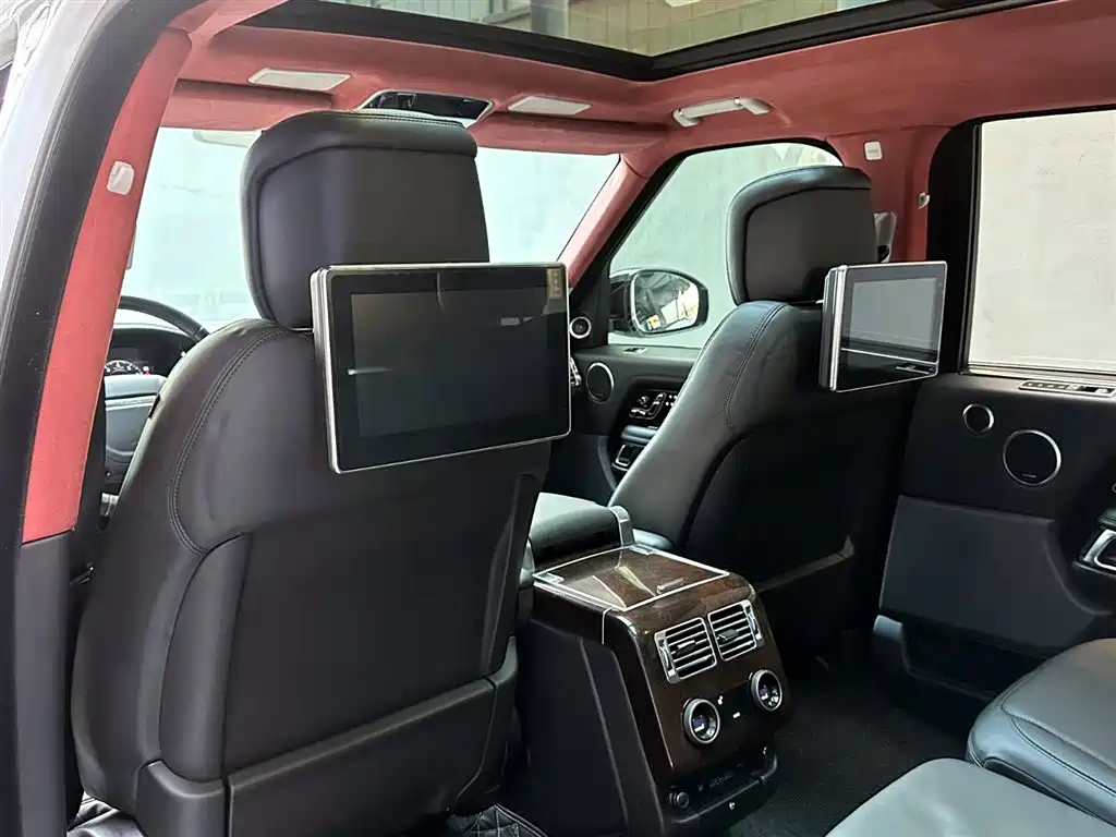 Land Rover Range Rover 2020 3.0 L6 Heritage Extended Edition фото 11