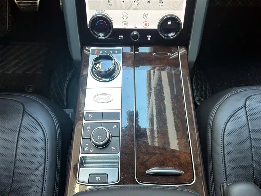 Land Rover Range Rover 2020 3.0 L6 Heritage Extended Edition фото 16