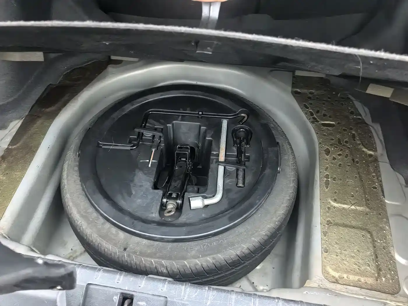 Geely Classic Emgrand 2012 2012 Sedan 1.8L CVT Luxury