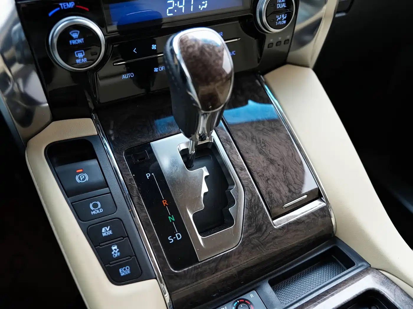 Toyota Alphard 2023 Dual Hybrid 2.5L Ultimate Gold Edition фото 6