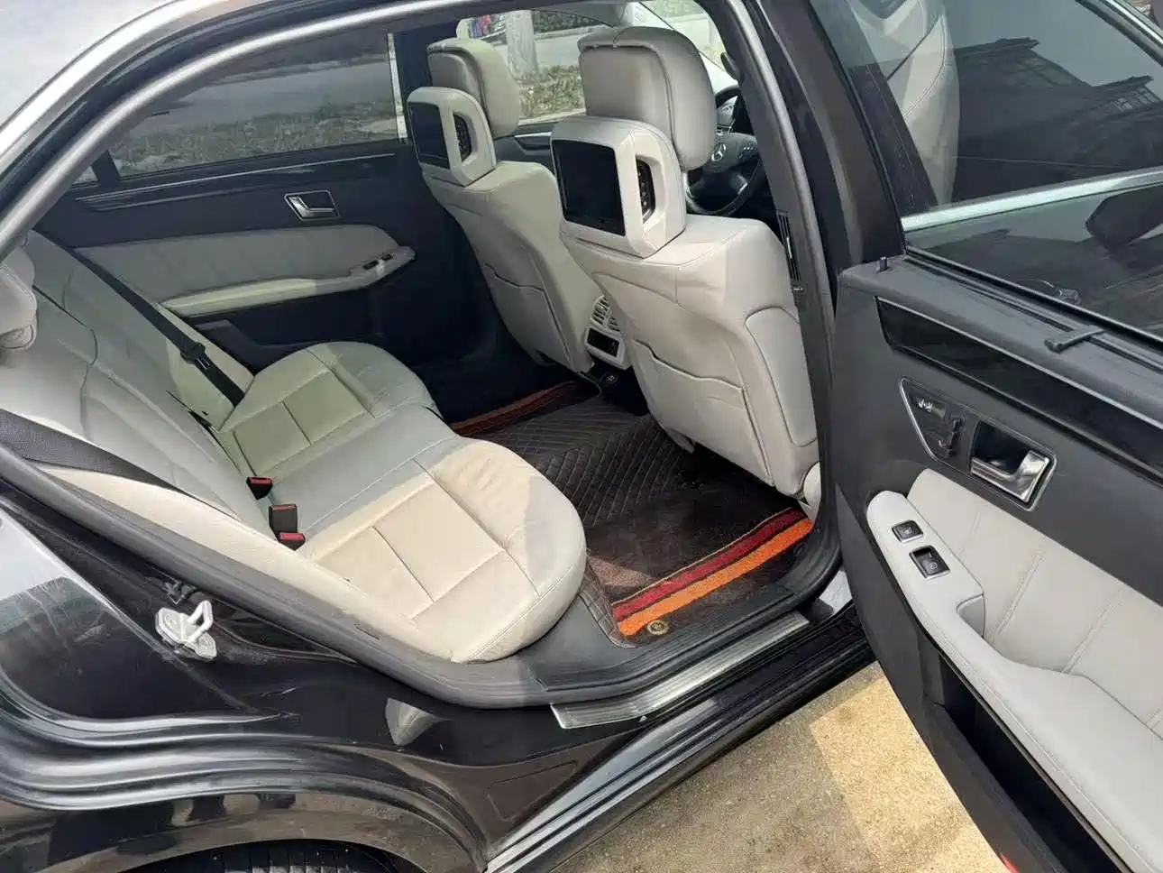 Фото 7 - Mercedes-Benz E-Class