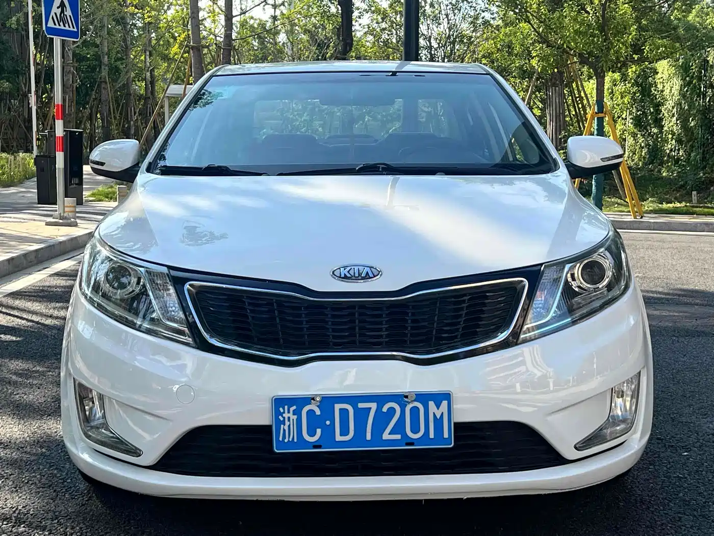Kia K2 2012 Sedan 1.4L AT Premium ECO Commemorative Edition фото 2