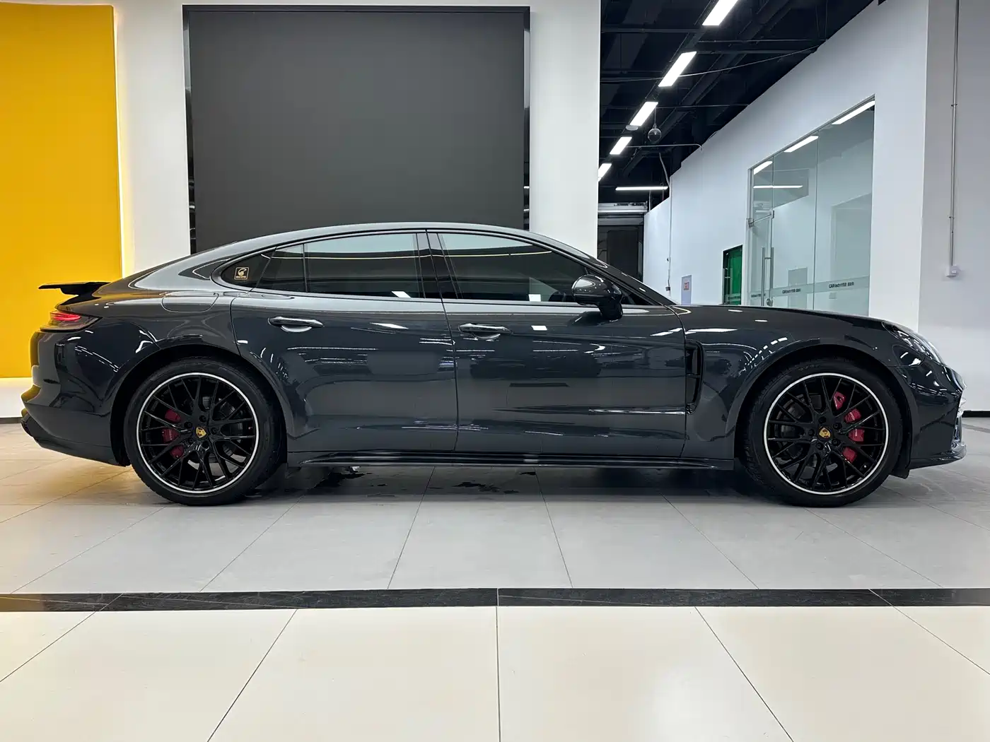 PORSCHE PANAMERA