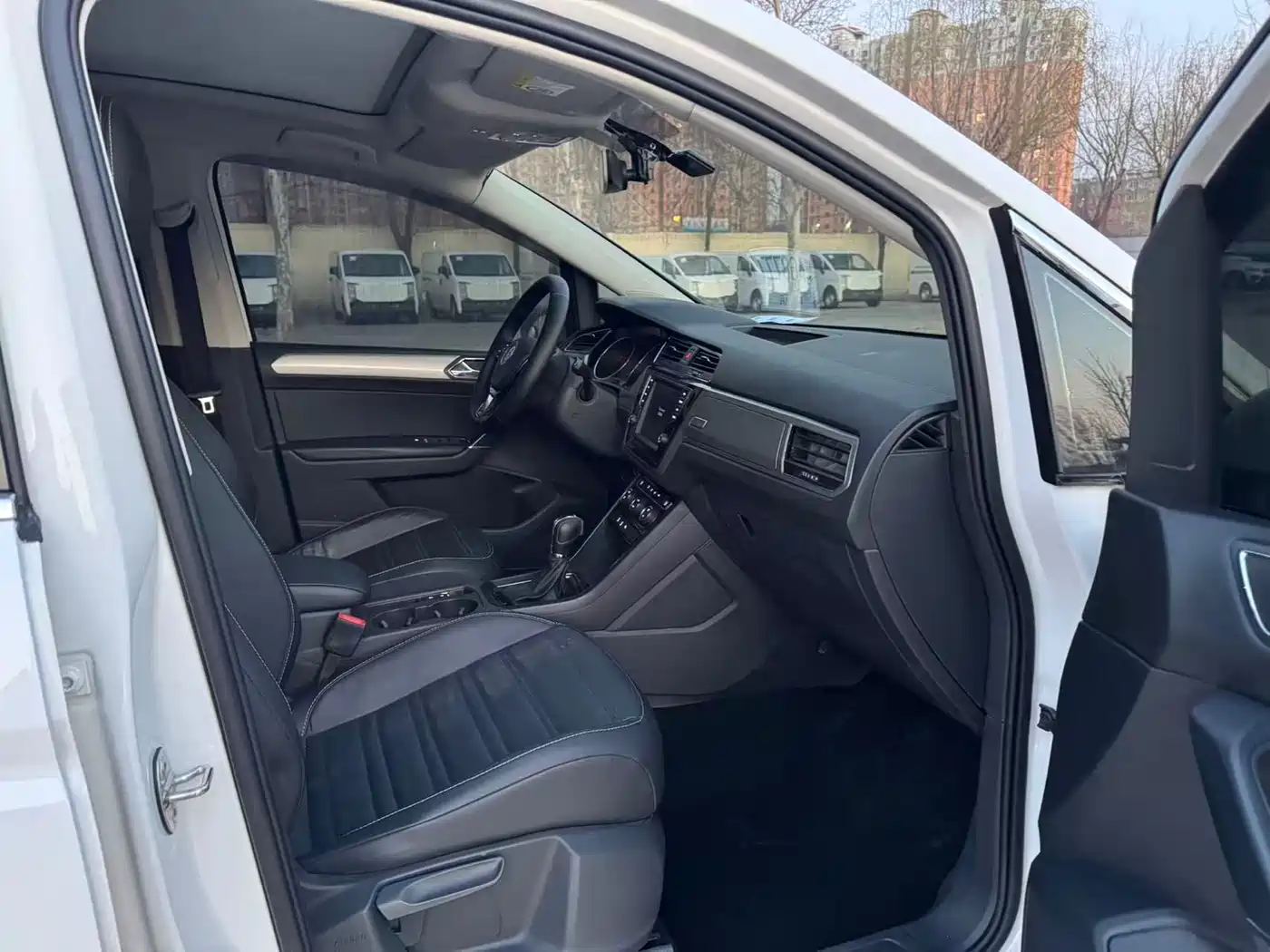 Volkswagen Touran 2018 Touran L 280TSI DSG Elegance 7-seater фото 10