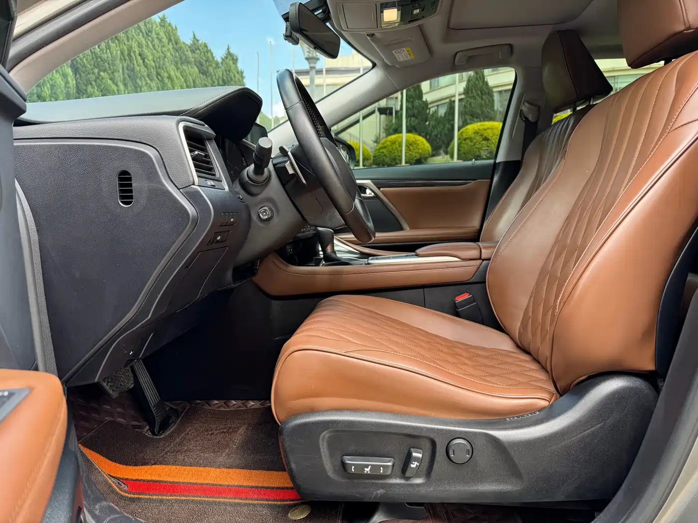 Фото 14 - Lexus RX