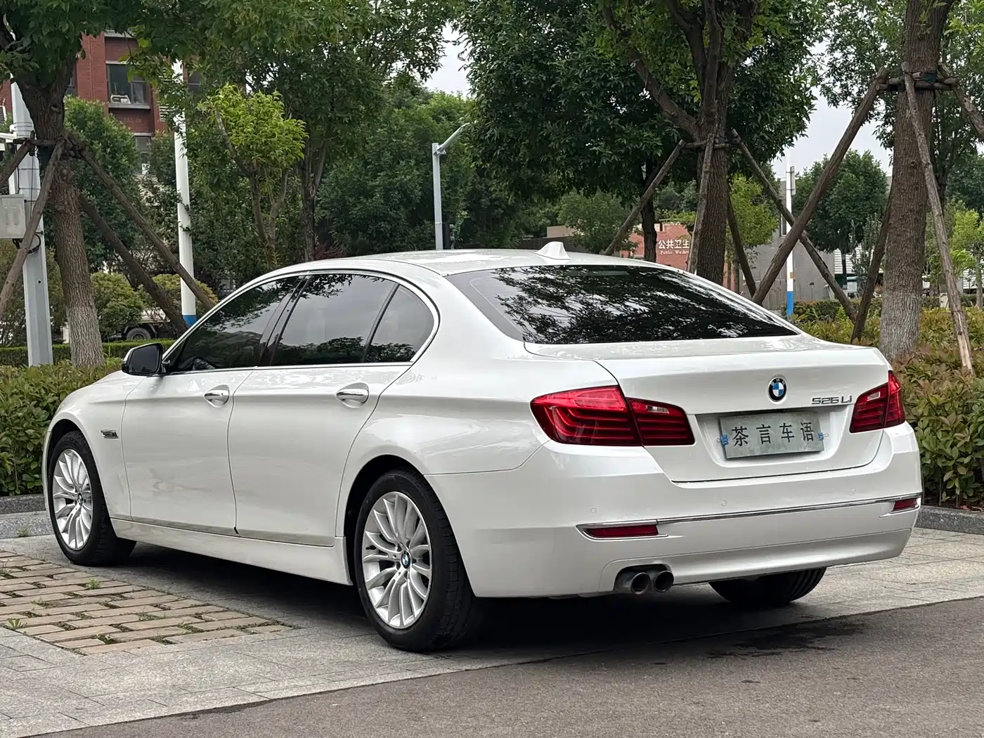 BMW 5 Series 2017 525Li Luxury Design Package фото 6