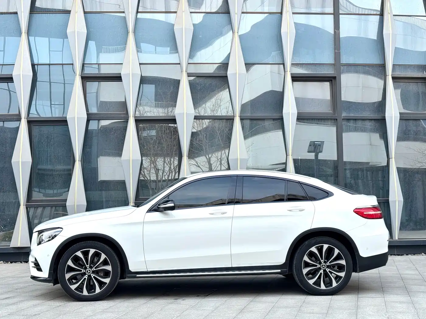 Mercedes-Benz GLC Coupe 2018 GLC 260 4MATIC Coupe SUV фото 3
