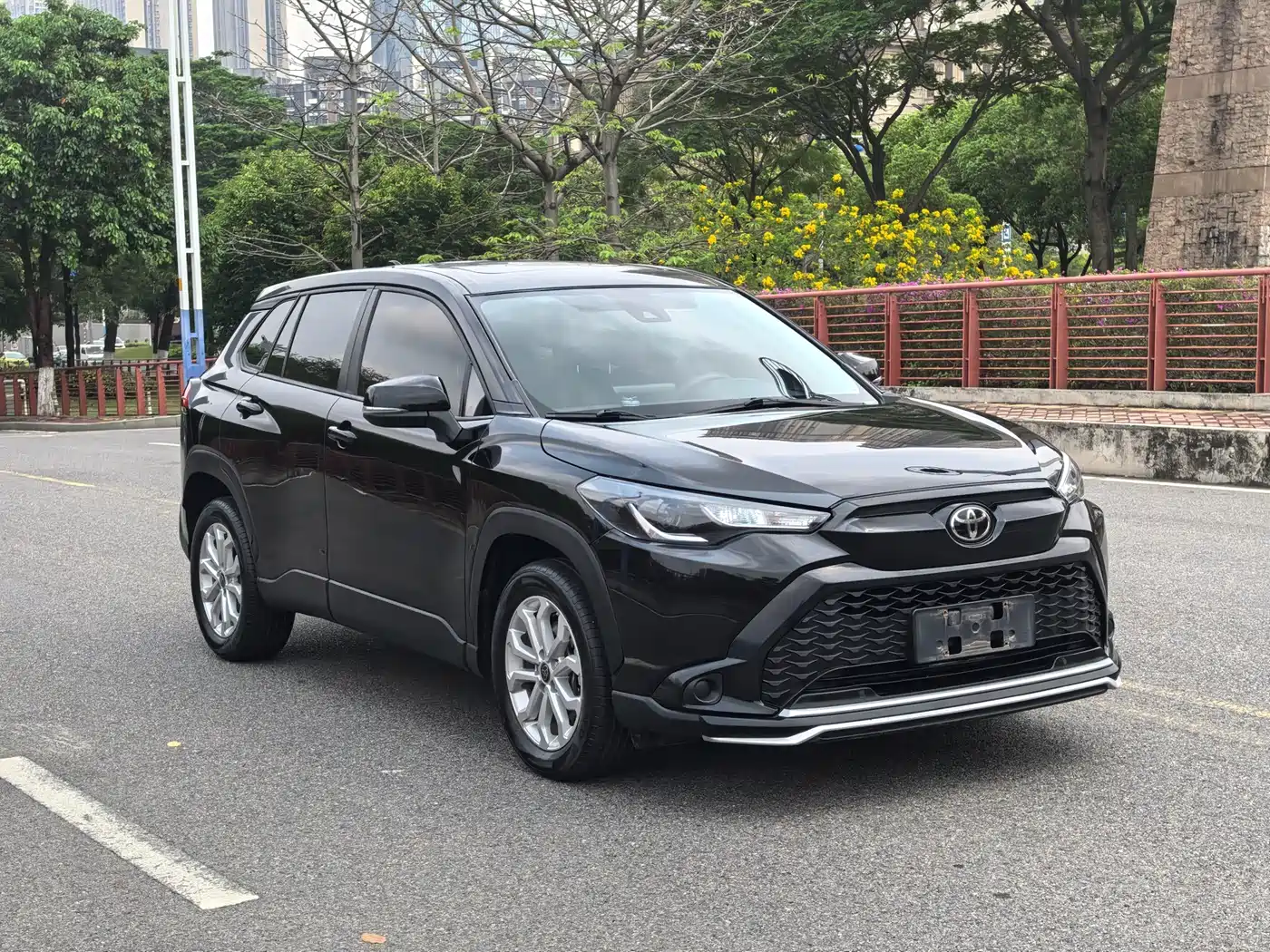 Toyota Frontlander 2022 2.0L CVT Leading Edition фото 3