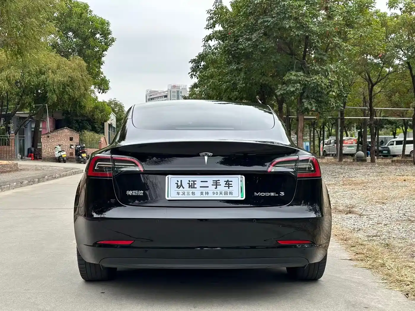TESLA MODEL 3