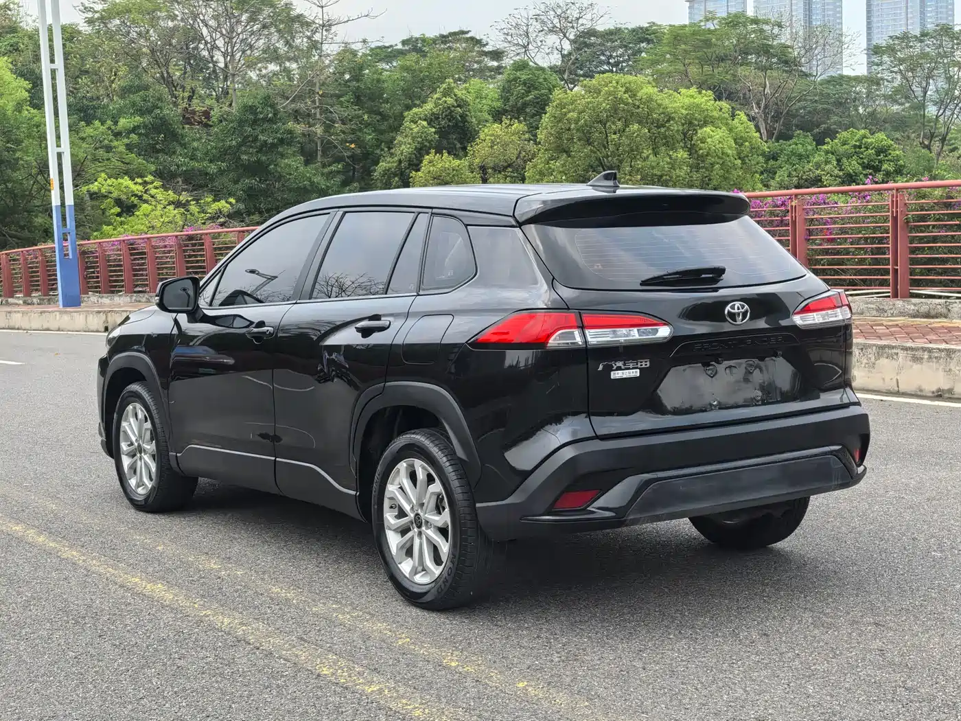 Toyota Frontlander 2022 2.0L CVT Leading Edition фото 17