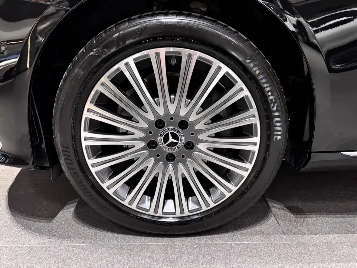 Mercedes-Benz E-Class 2023 E 300 L Fashion фото 6