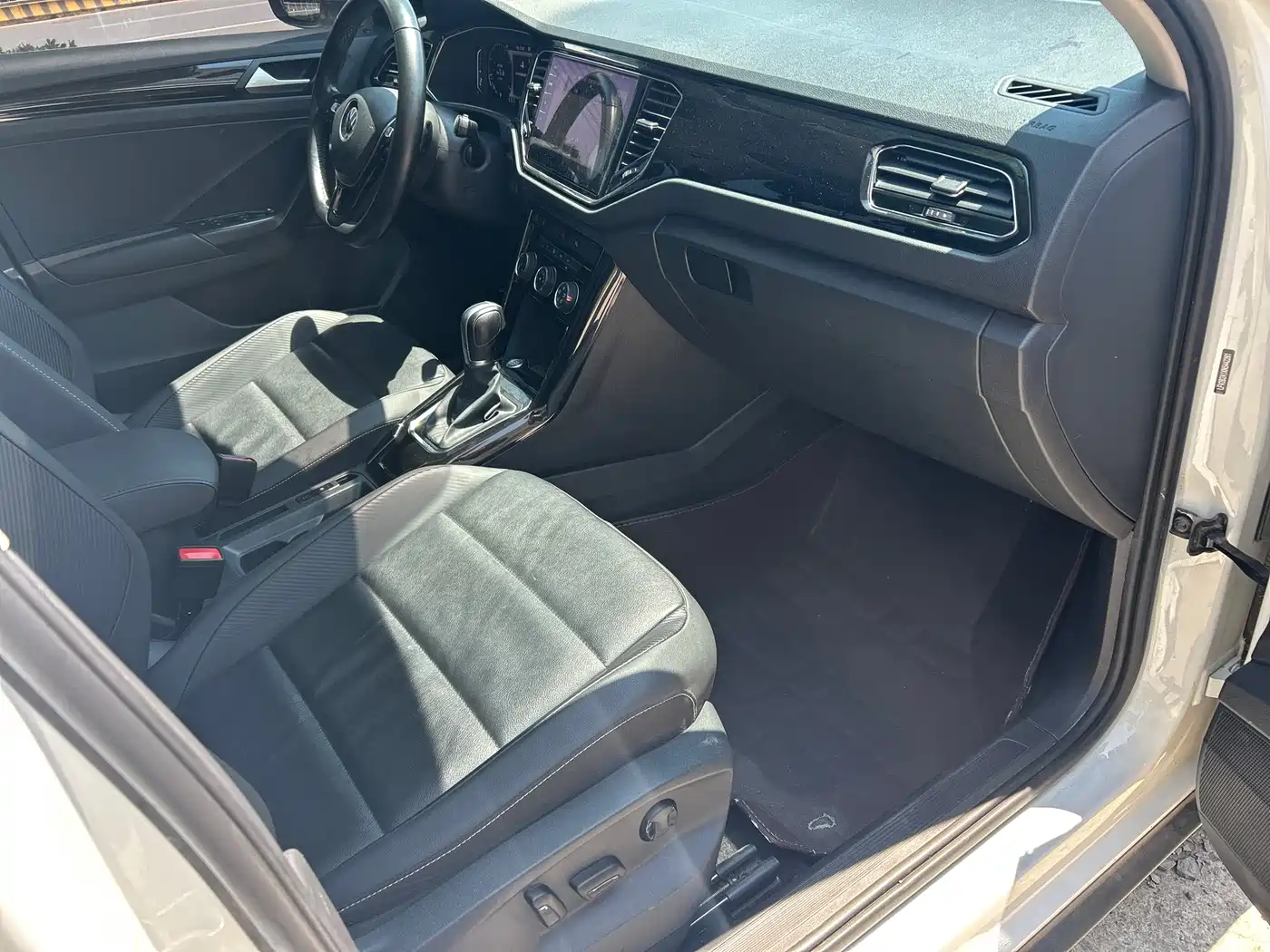 Volkswagen T-ROC 2022 280TSI DSG 2WD Comfort PLUS фото 19