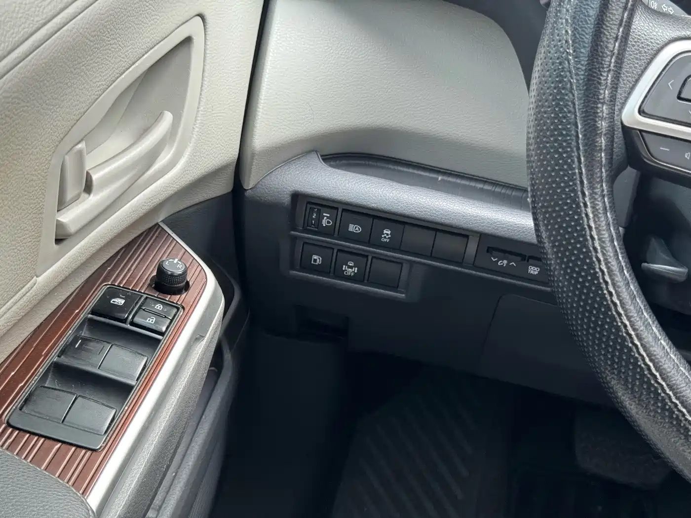 Toyota Granvia 2023 2023 2.5L Hybrid Luxury Edition